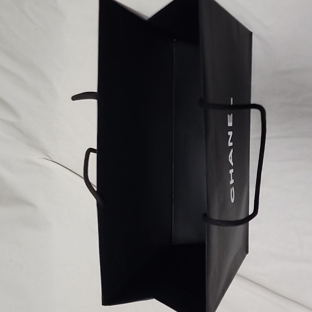 CHANEL Elegant Black Packaging Set - Picture 10 of 15